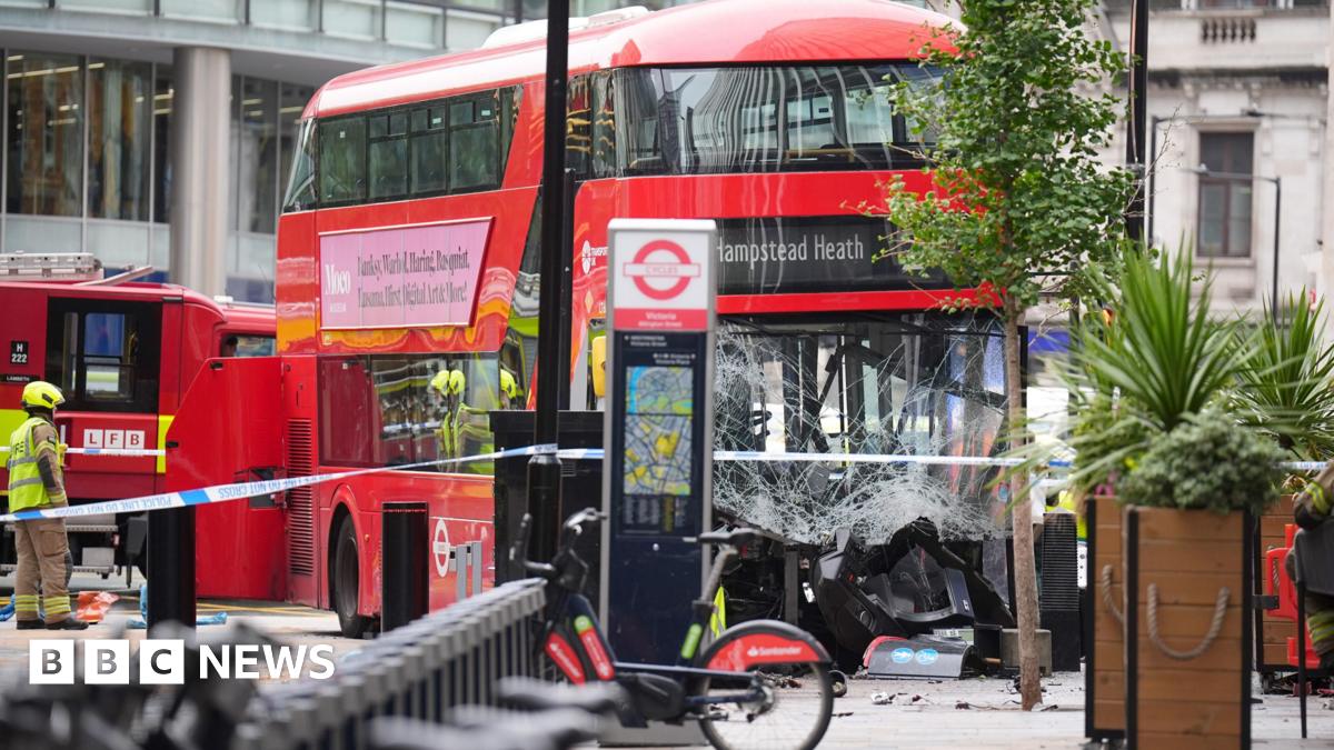 London bus crash latest: Bus mounts pavement near Victoria station, injuring 17 people