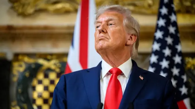 Trump at Chequers stood in front of the US and UK flags