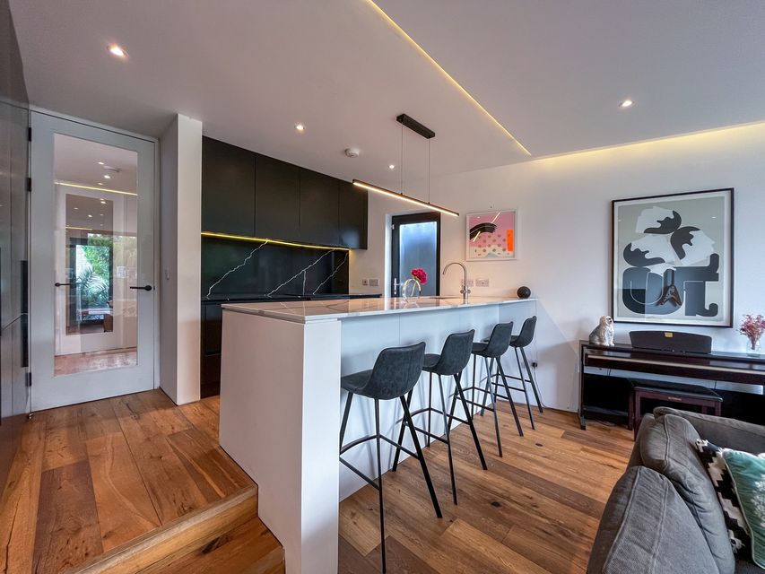 Open-plan kitchen/living/dining room