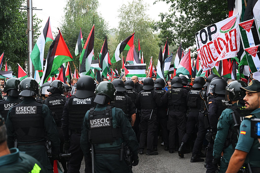 CASTRO DE ERVILLE, SPAIN - SEPTEMBER 09: Pro-Palestinian demonstrators are suppressed by the police during the La Vuelta - 80th Tour of Spain 2025, Stage 16 a 167.9km stage from Poio to Mos. Castro de Herville on September 09, 2025 in Castro de Erville, Spain. (Photo by Dario Belingheri/Getty Images)