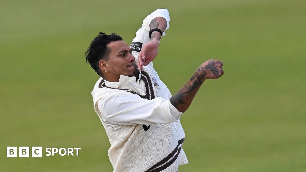Tony Jacklin lifts the Ryder Cup in 1975