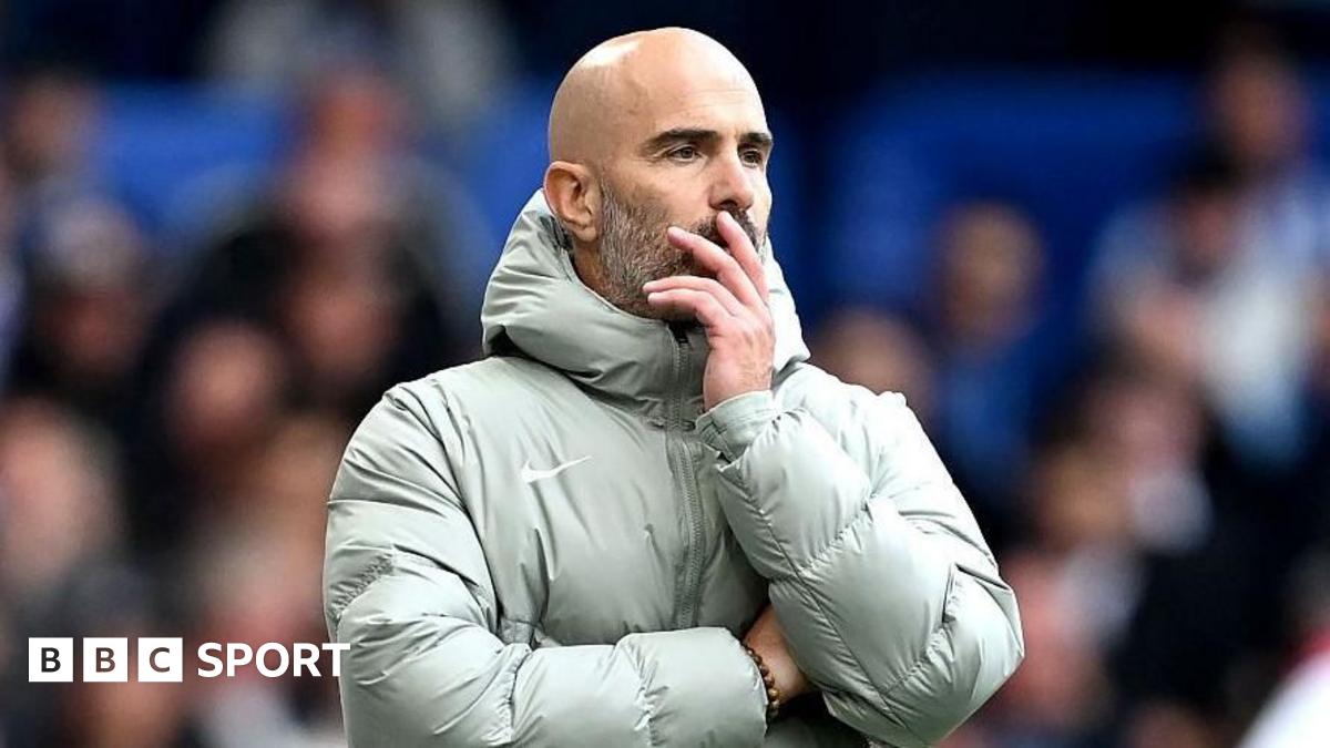 Tony Jacklin lifts the Ryder Cup in 1975