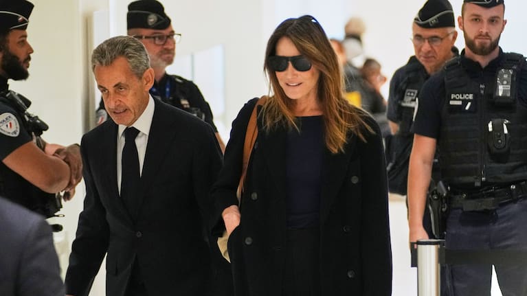 Former French President Nicolas Sarkozy, left, and his wife Carla Bruni, right, arrive at the courthouse, in Paris, France