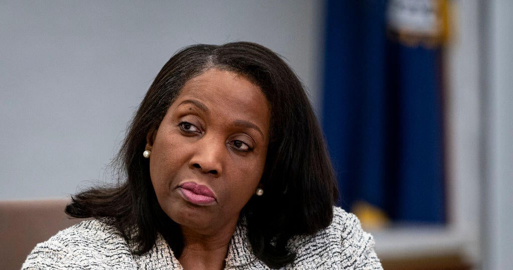 Appeals court says Lisa Cook can remain Fed governor for now, rejecting Trump bid to remove her