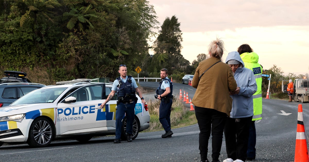 New Zealand father on the run almost 4 years with his kids shot dead by police, authorities say