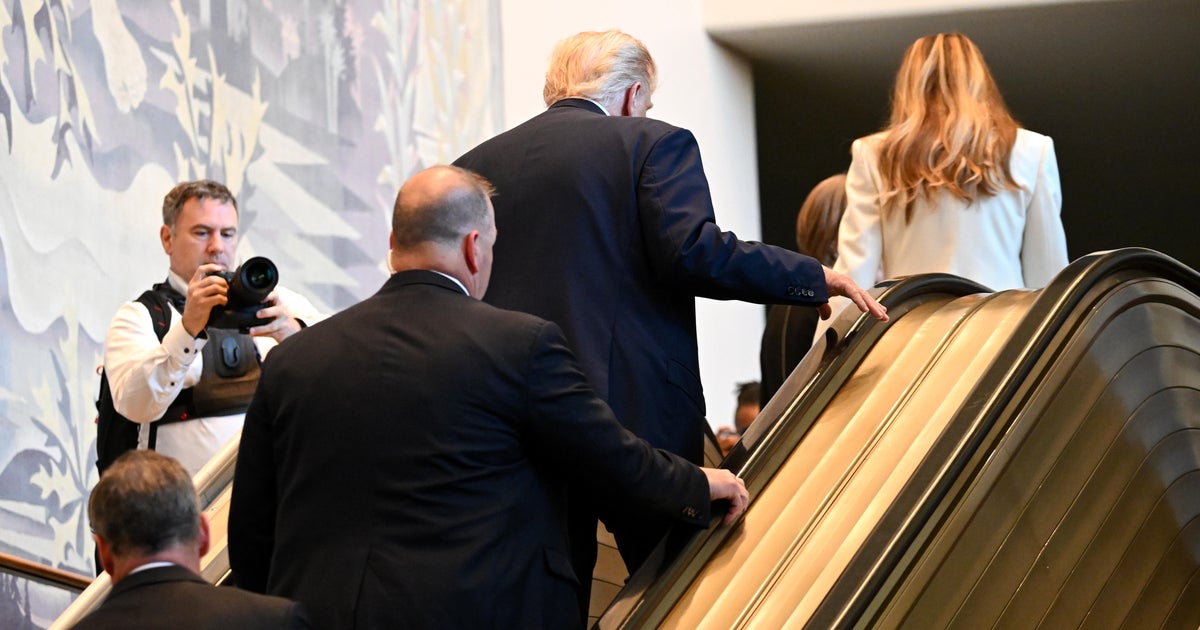 White House sugggests U.N. escalator mishap with Trump "doesn't look like a coincidence," as U.N. blames Trump's videographer