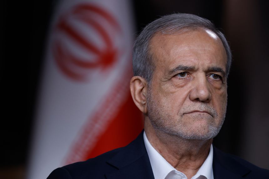 Iranian President Masoud Pezeshkian told a group of journalists and analysts that his country has no intention to leave the Nuclear Non-Proliferation Treaty (NPT).