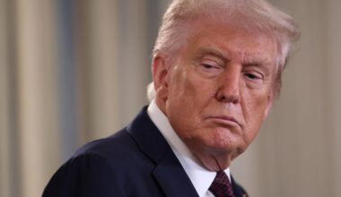 Hamas leaning toward accepting Trump's Gaza ceasefire plan quickly, source tells CBS News