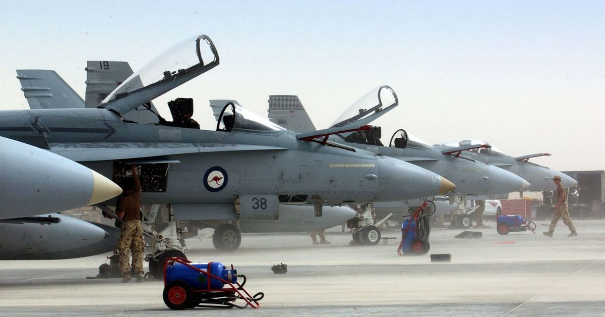 Near miss between civilian aircraft and RAAF warplanes under investigation