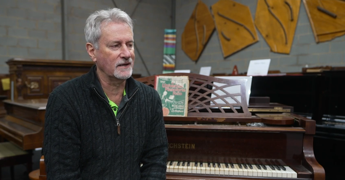Australian man is trying to save 3000 pianos from landfill