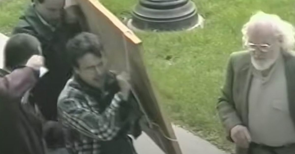 Today in History - October 1: Experiment subjects didn't notice the person they were talking to completely changed