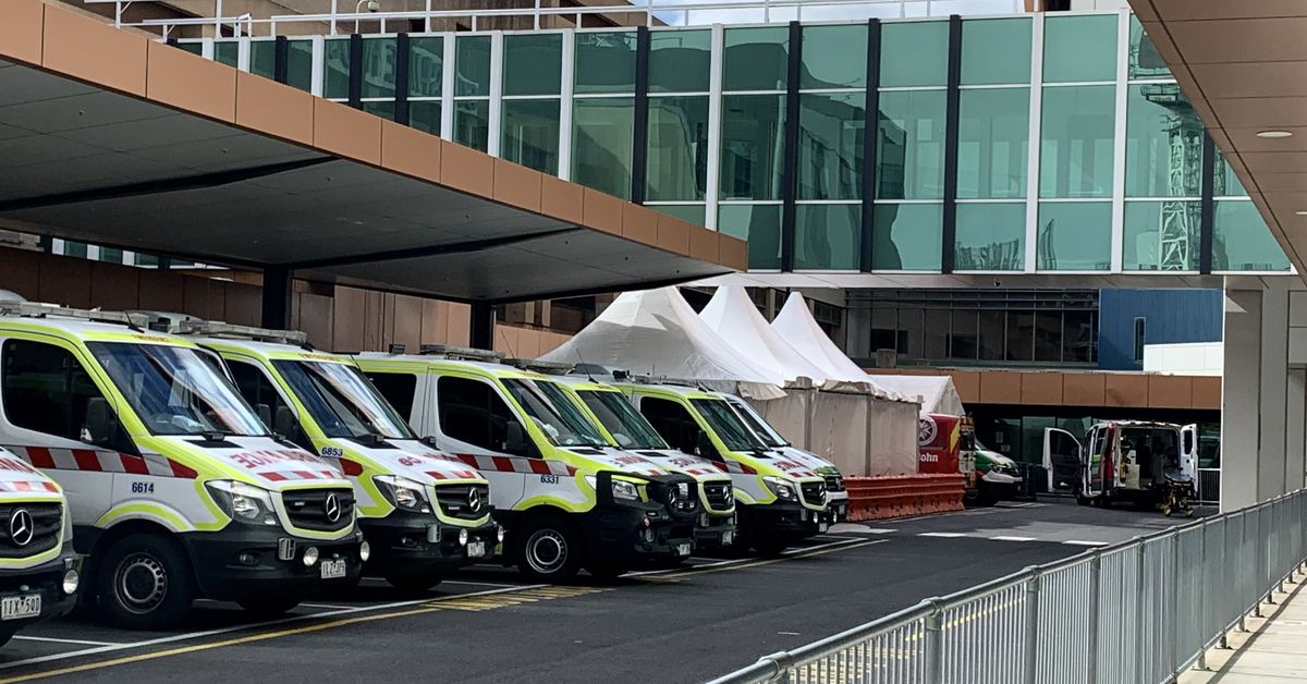Melbourne man dies after arriving at hospital with serious injuries