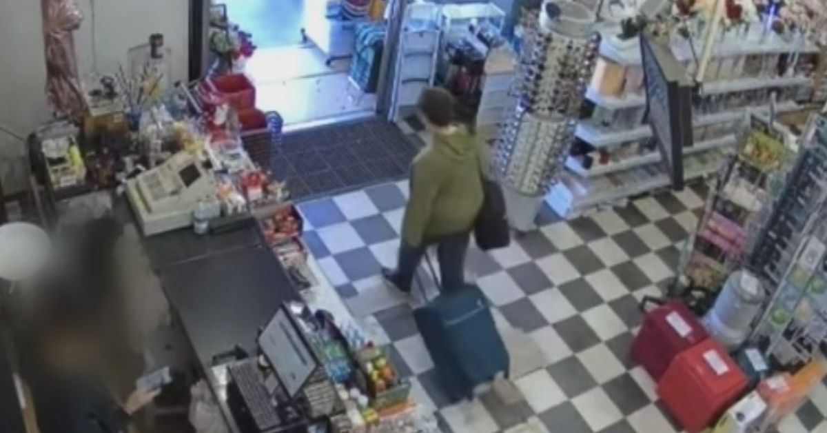 Woman arrested after allegedly trying to rob bank with stolen knife