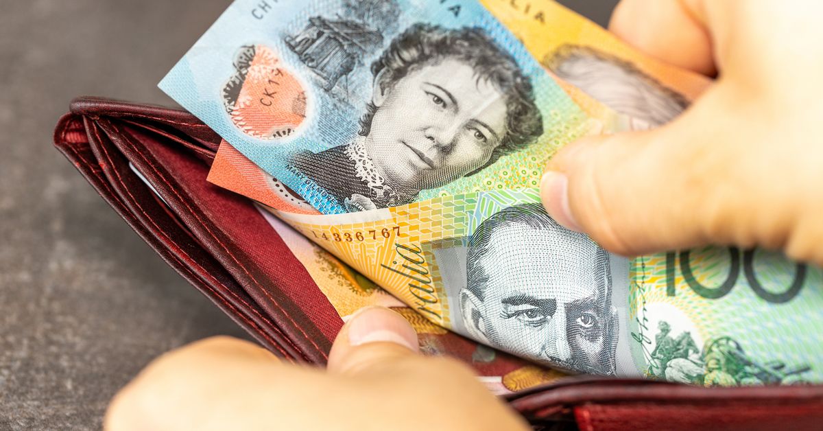 Millions of Aussies facing 'financial chaos', dire savings data shows