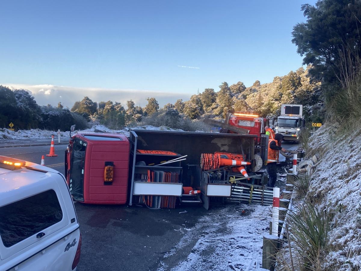 Spring snow prompts warnings on southern roads