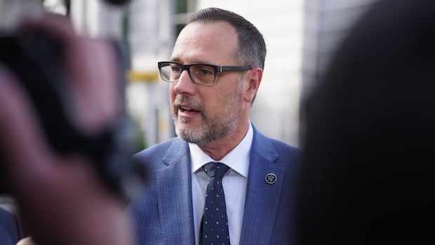 Quebec to ban gender-inclusive French writing in government communication