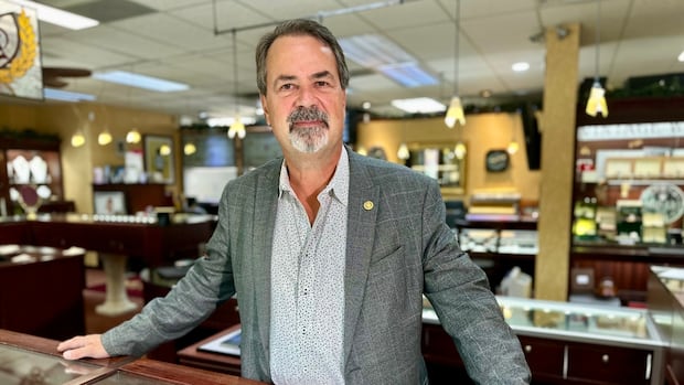 After 'horrendous' smash-and-grab robbery, Hamilton jeweller invests in new defence — fog