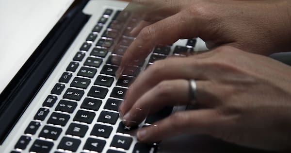 UK cop faked work from home hours by jamming keyboard