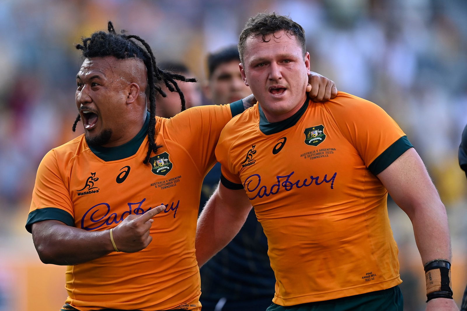 Angus Bell (right) of the Wallabies celebrates scoring the match-winning try with Brandon Paenga-Amosa (left).