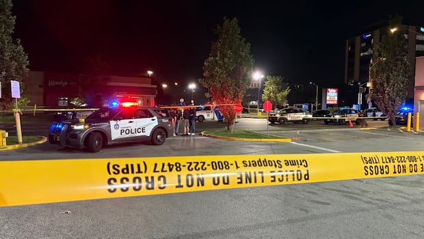 Man dead after shooting at commercial plaza: Toronto police