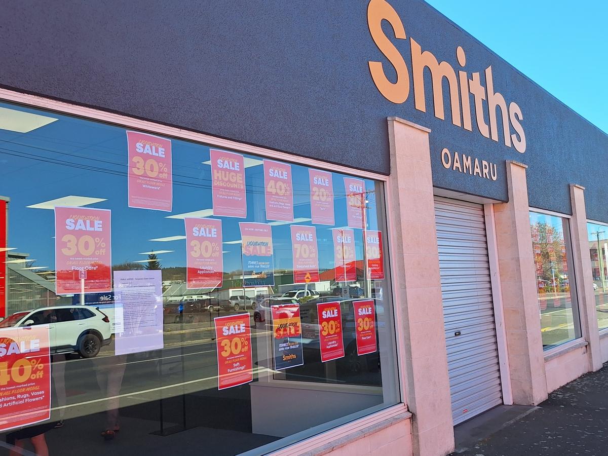 Shoppers bargain-hunt as staff left in the dark