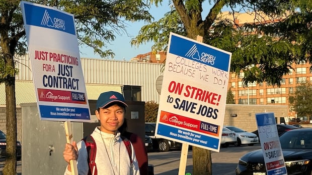 More than 10,000 college support workers go on strike across Ontario
