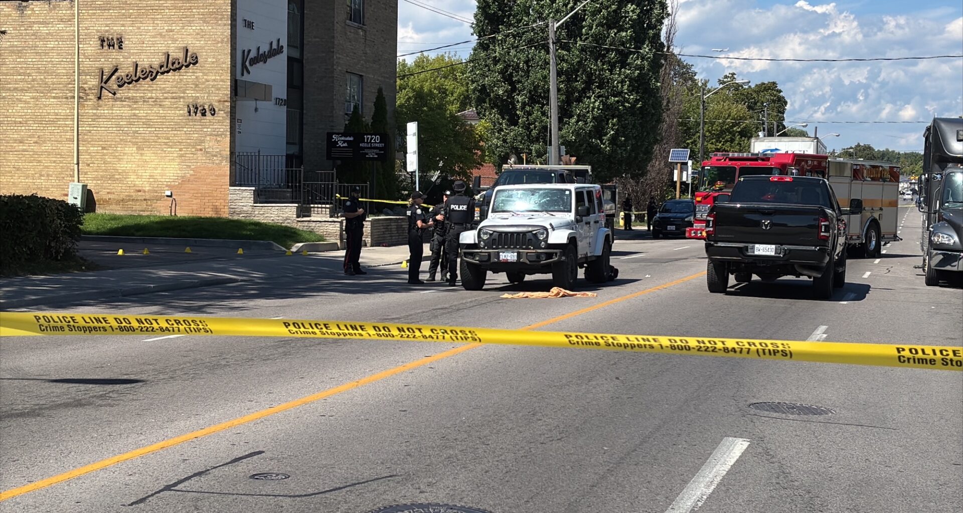 Police probe double shooting in Toronto's west end, 2 arrested