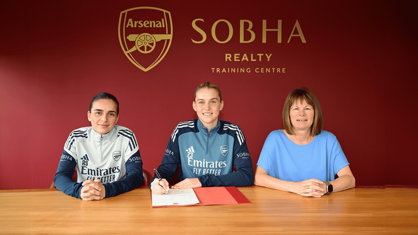Alessia Russo signs new deal | News