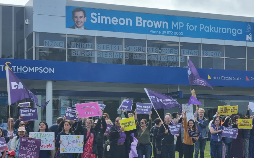 Health Minister leaves message for striking nurses