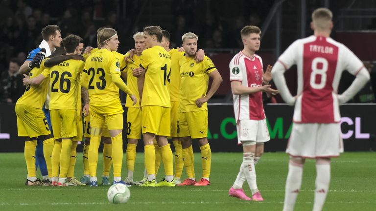 Bodo/Glimt's players have a huddle after conceding a goal, called 'The Ring'