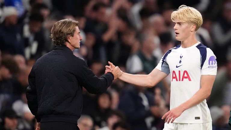 Tottenham boss Thomas Frank and Lucas Bergvall after the 1-0 win against Villarreal