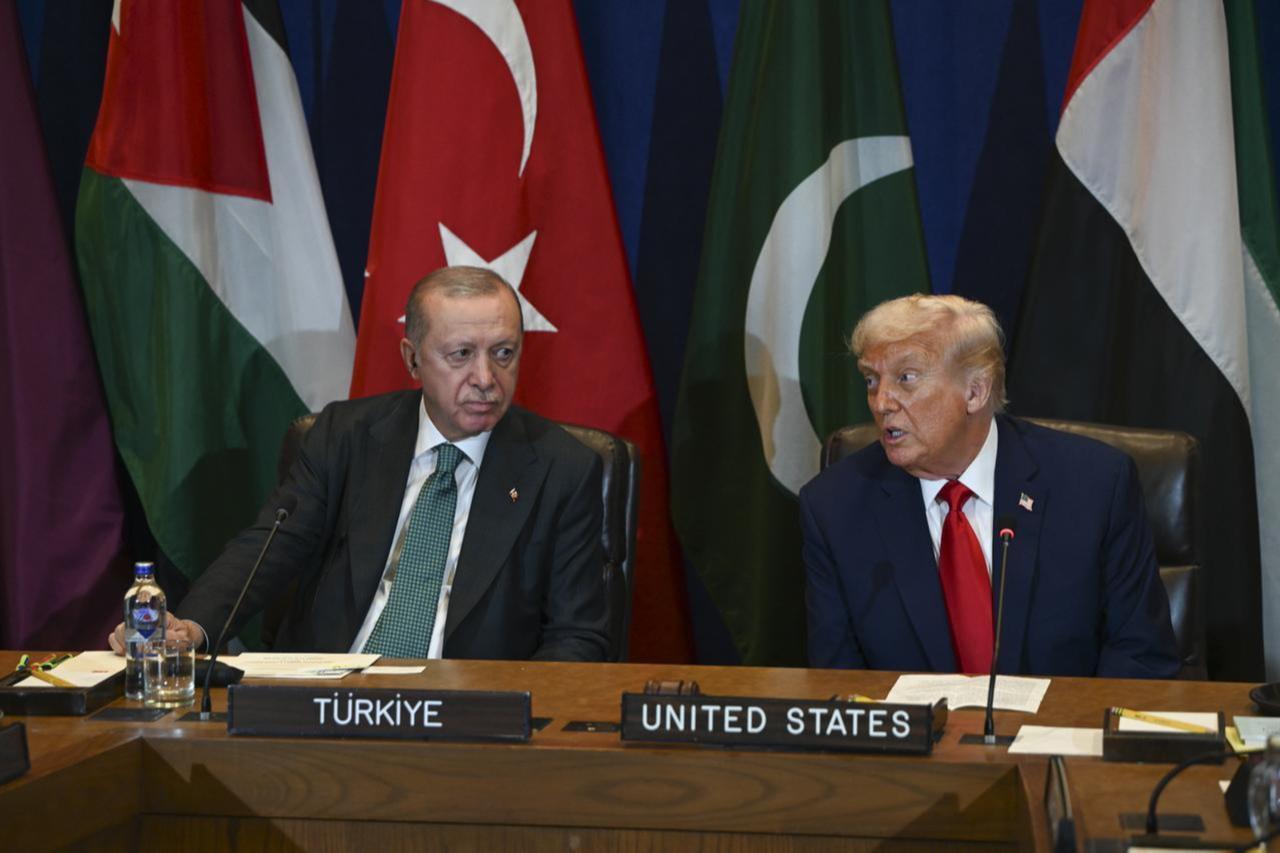 President Recep Tayyip Erdogan (C-L) and US President Donald Trump (C-R) attend a multilateral meeting on Gaza with several Muslim country leaders during the 80th United Nations General Assembly at the UN Headquarters in New York, United States, on Sep. 23, 2025. (AA Photo)