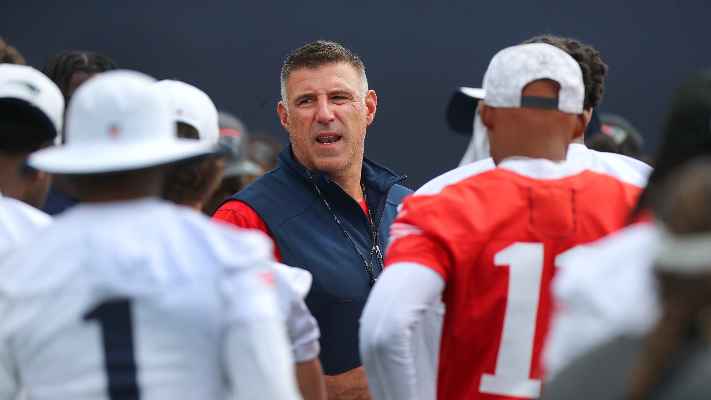 Mike Vrabel has a thought on Bill Belichick's college-football debut