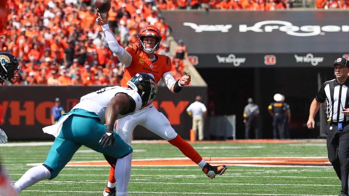 Report: Joe Burrow could miss several weeks with turf toe, torn ligaments