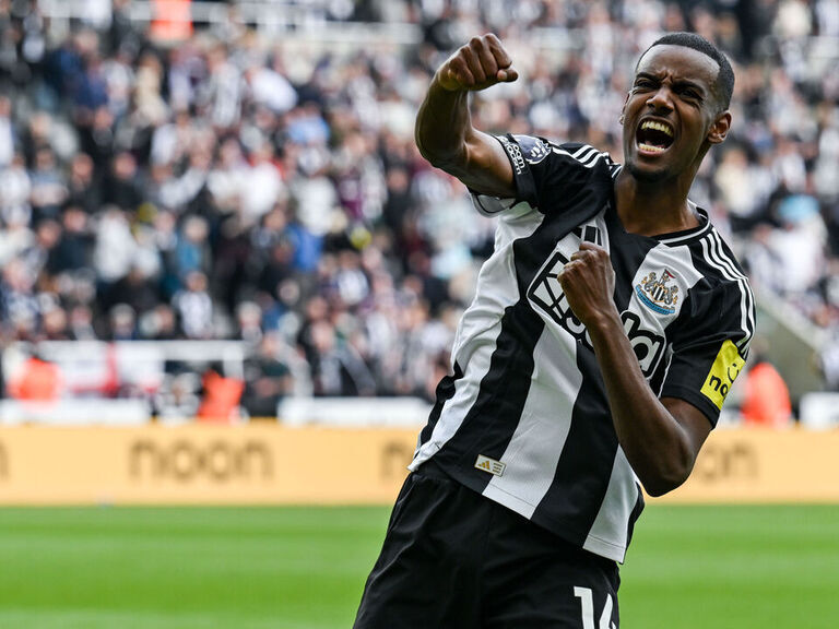 Report: Liverpool agree to sign Isak for record-breaking £130M fee