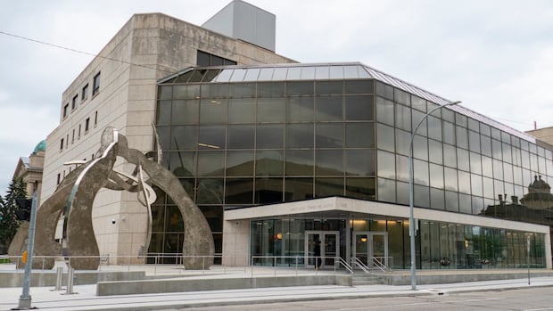 Mayor plans to issue 'repeat offender bulletins' to pressure Ottawa to amend bail legislation