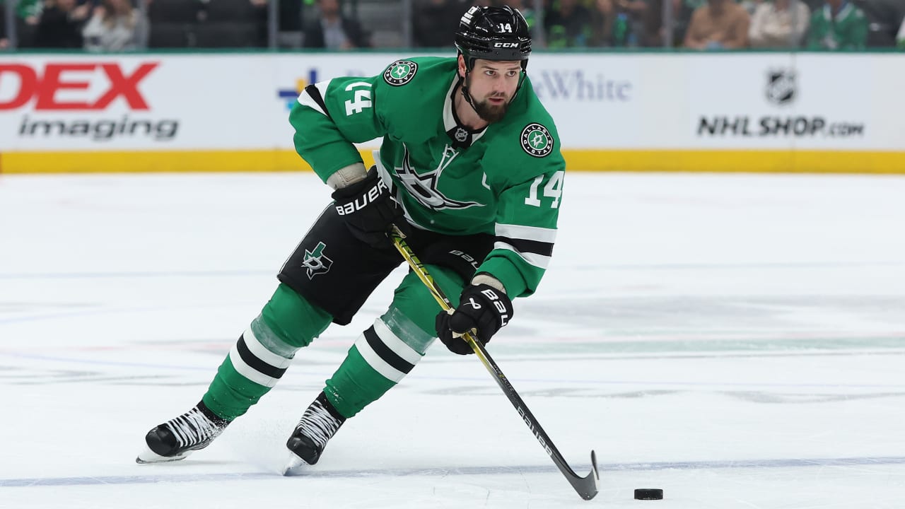 Benn to miss start of season for Stars with collapsed lung