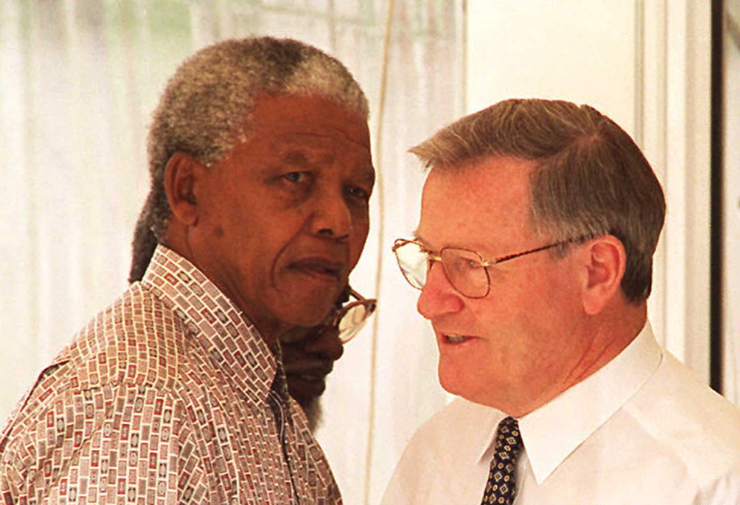 Nelson Mandela and New Zealand Prime Minister Jim Bolger meeting at CHOGM.