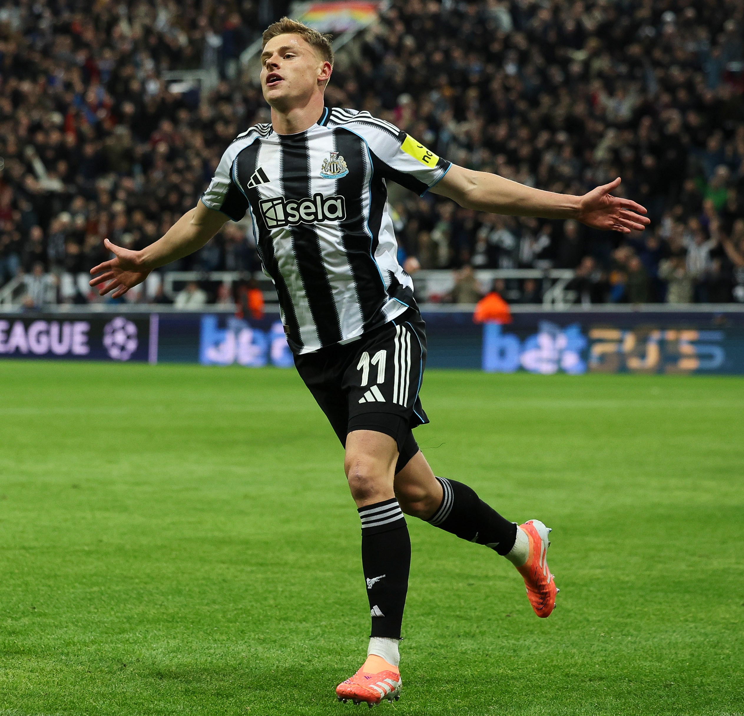 Harvey Barnes celebrating his second goal for Newcastle United.