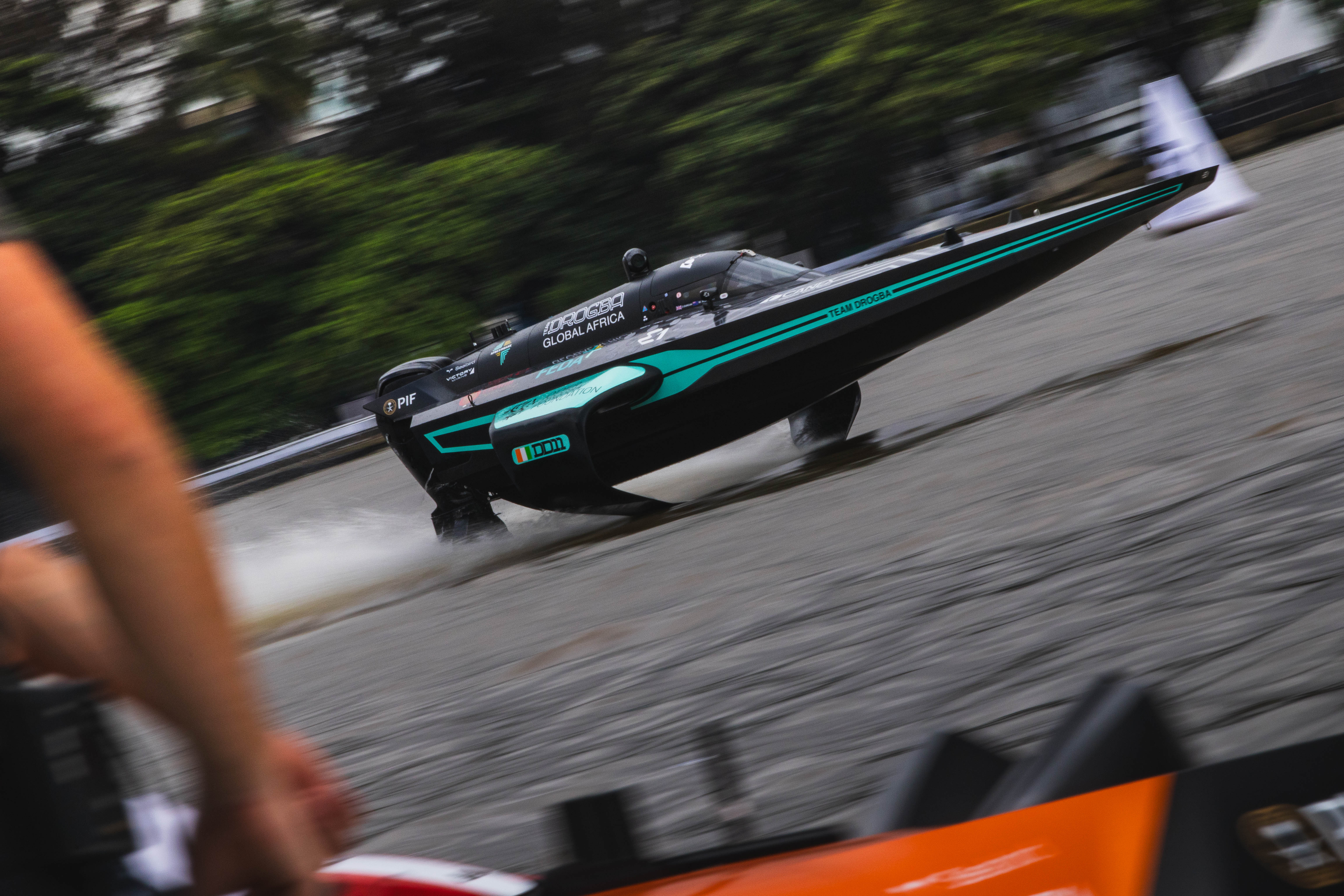 The Team Drogba E1 Race Bird in motion during practice at the E1 Lagos GP.