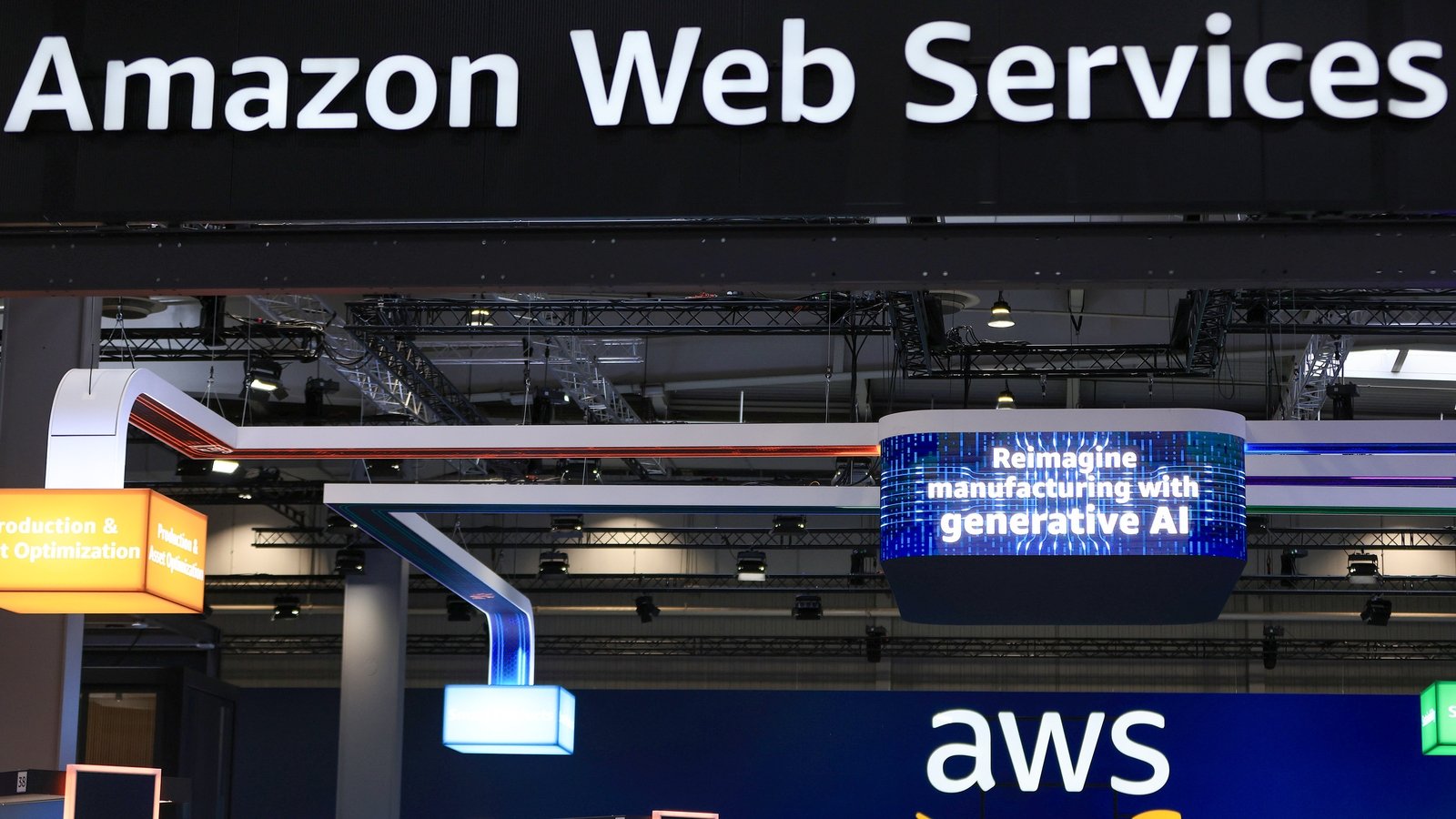 Amazon's cloud unit reports outage; several websites down