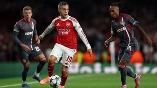 Arsenal's Belgian midfielder #19 Leandro Trossard runs with the ball during the UEFA Champions League, league phase football match between Arsenal and Olympiacos at the Emirates Stadium in north London on October 1, 2025. (Photo by Adrian Dennis / AFP)
