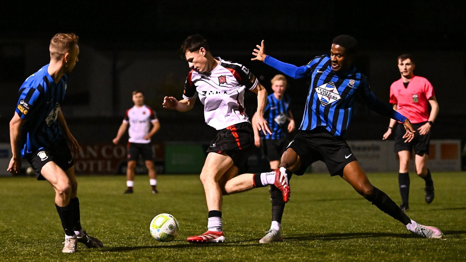 Dundalk held as title race takes twist