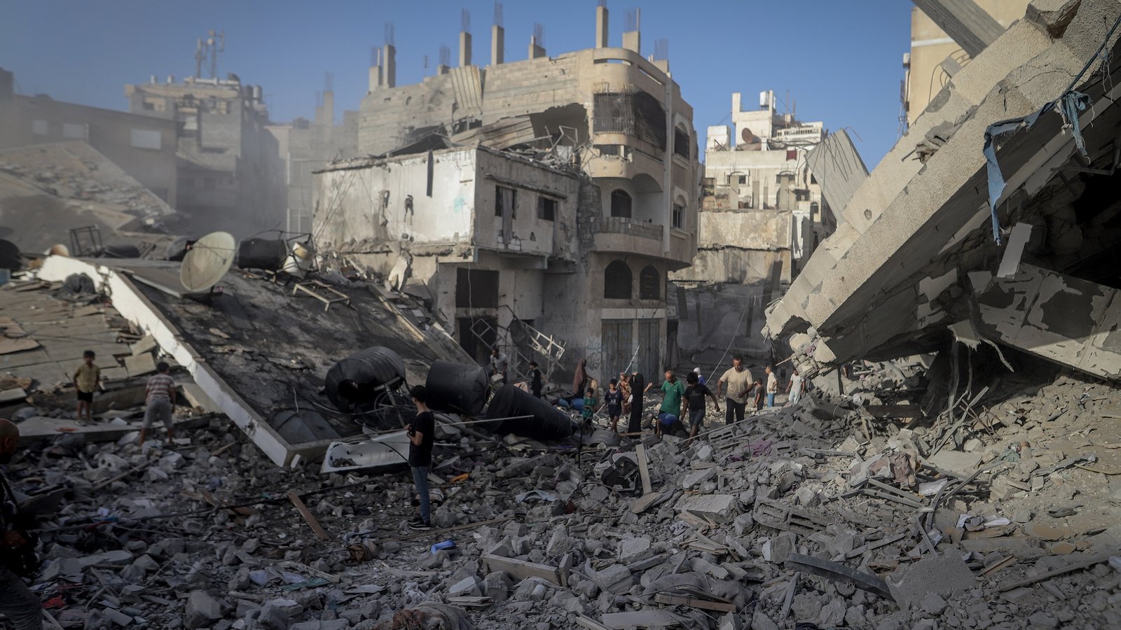 Heavy air strikes reported in Gaza despite Trump appeal