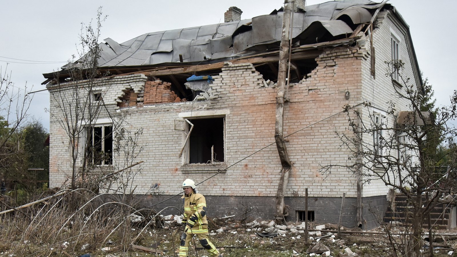 Five killed in Russian overnight air attack on Ukraine