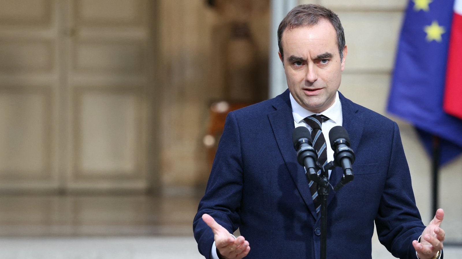 New French PM resigns hours after cabinet unveiled