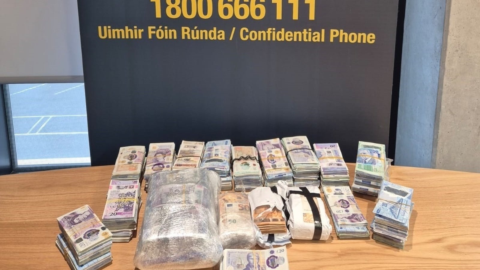 Two arrested after over €260,000 sezied in Dublin, Louth