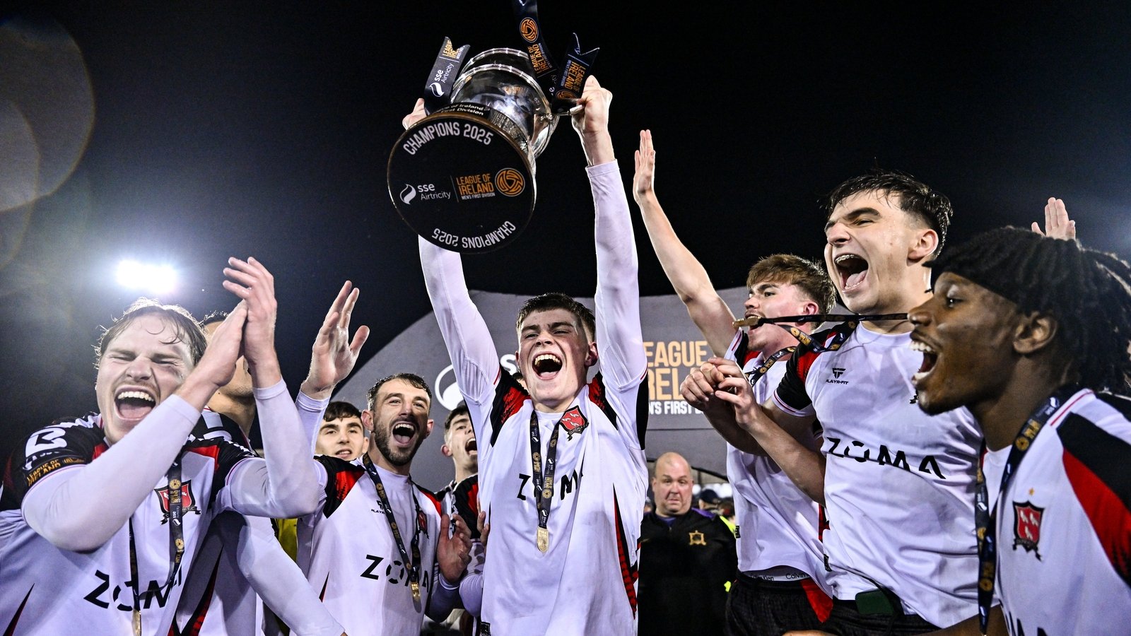 Dundalk beat Harps to seal return to Premier Division