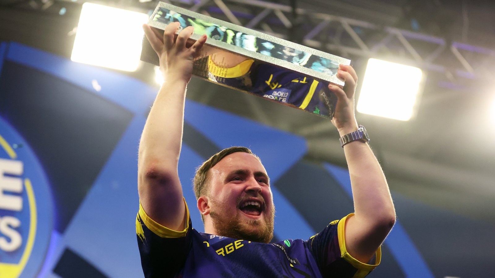 Littler dismantles Humphries to claim World Grand Prix