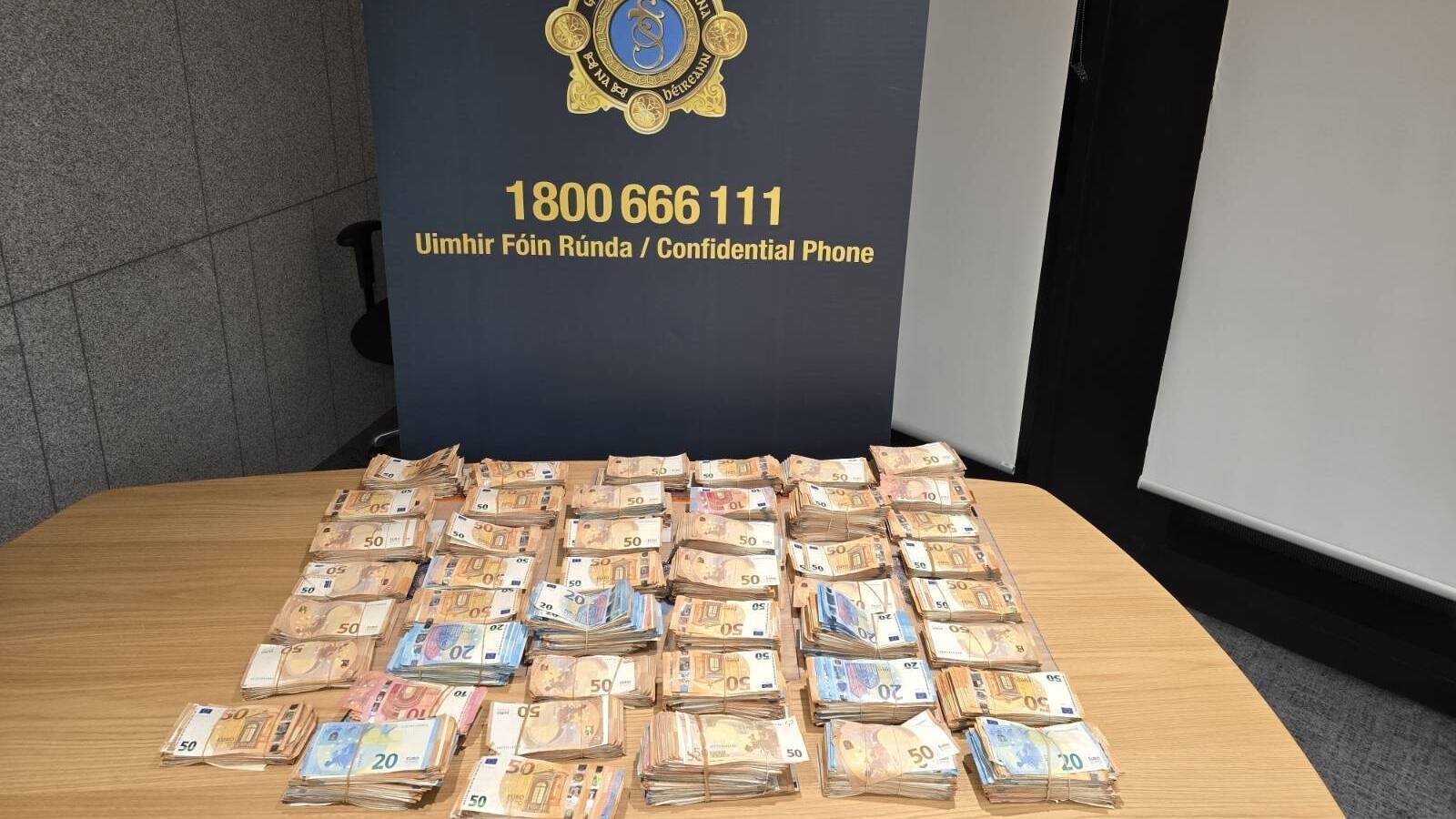 €383,000 in cash seized in searches in Dublin and Leitrim